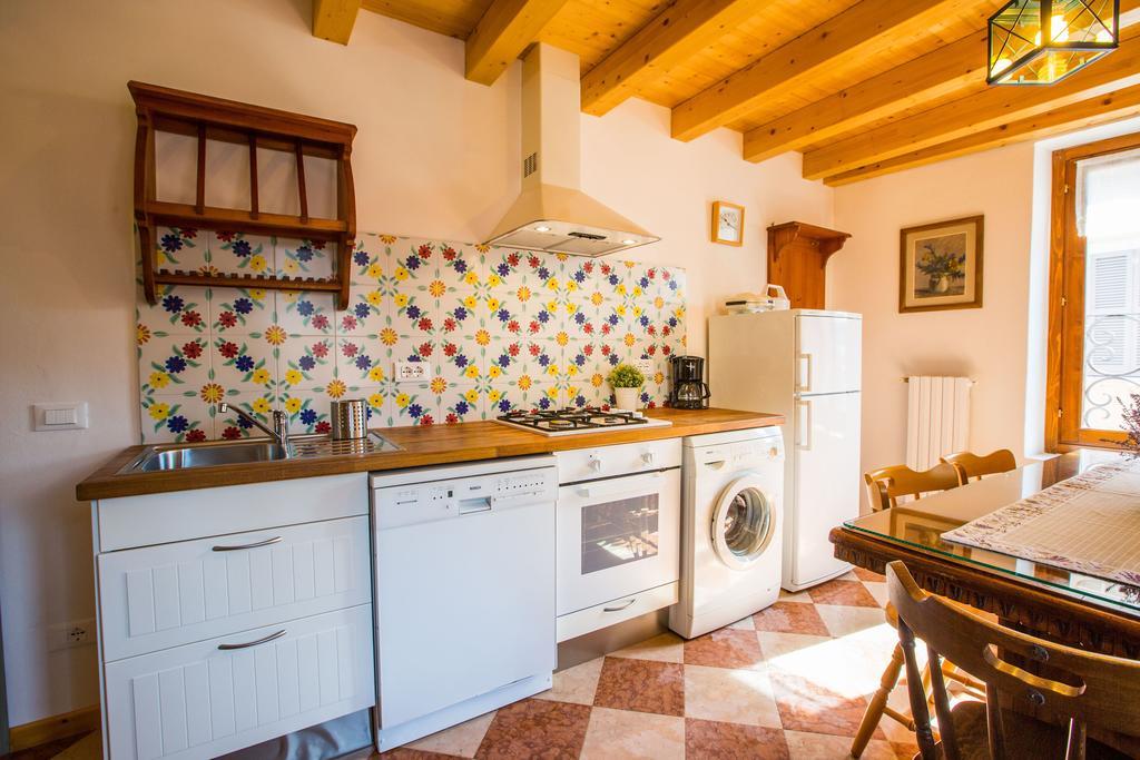 Le Camerine Water Front Apartment Toscolano Maderno