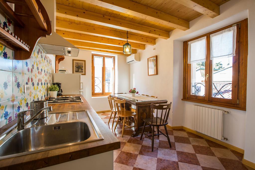 Apartment Le Camerine Water Front Toscolano Maderno