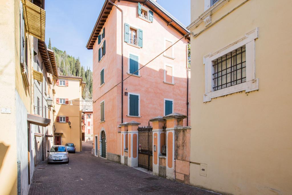 Le Camerine Water Front Apartment Toscolano Maderno