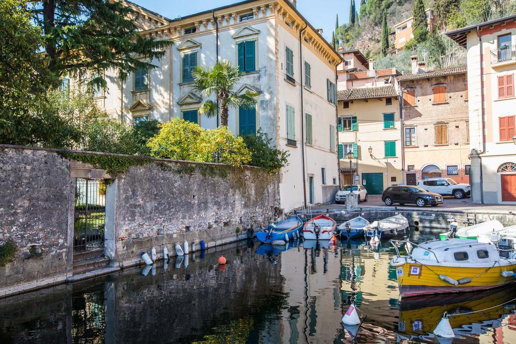 Le Camerine Water Front